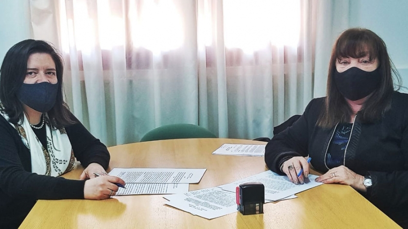 Firmaron convenio para proteger el cardenal amarillo de bosques nativos