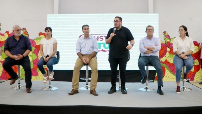 Capitanich presentó el programa “Construir Futuro” para acompañar la trayectoria educativa de estudiantes universitarios