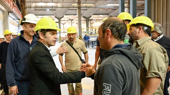Kicillof cuestionó el ajuste nacional y pidió defender la producción durante una visita a Olavarría