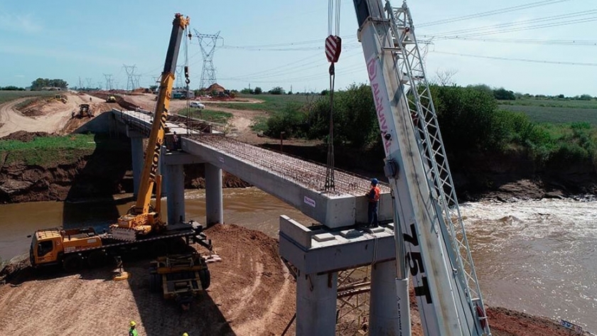 Avanza la construcción del puente que unirá al Belgrano Cargas con los puertos del Gran Rosario