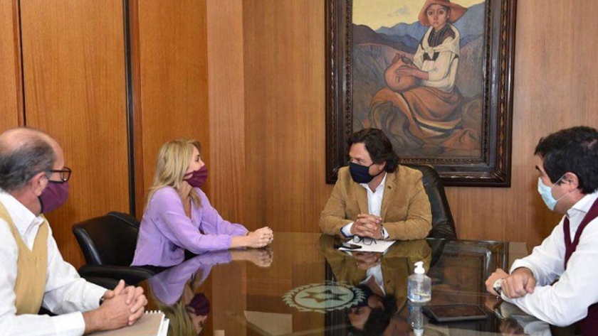En el Día de la Industria Sáenz firmó la reglamentación del Compre y Contrate Trabajo Salteño