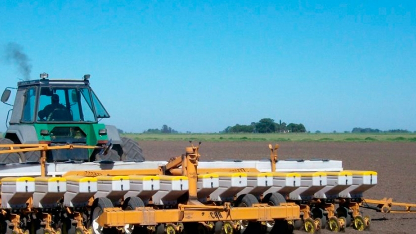 Tras las lluvias, arrancó la siembra de maíz en la región núcleo