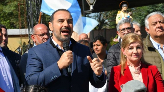 Valdés inauguró obras en Lomas de Vallejos y firmó convenios para viviendas