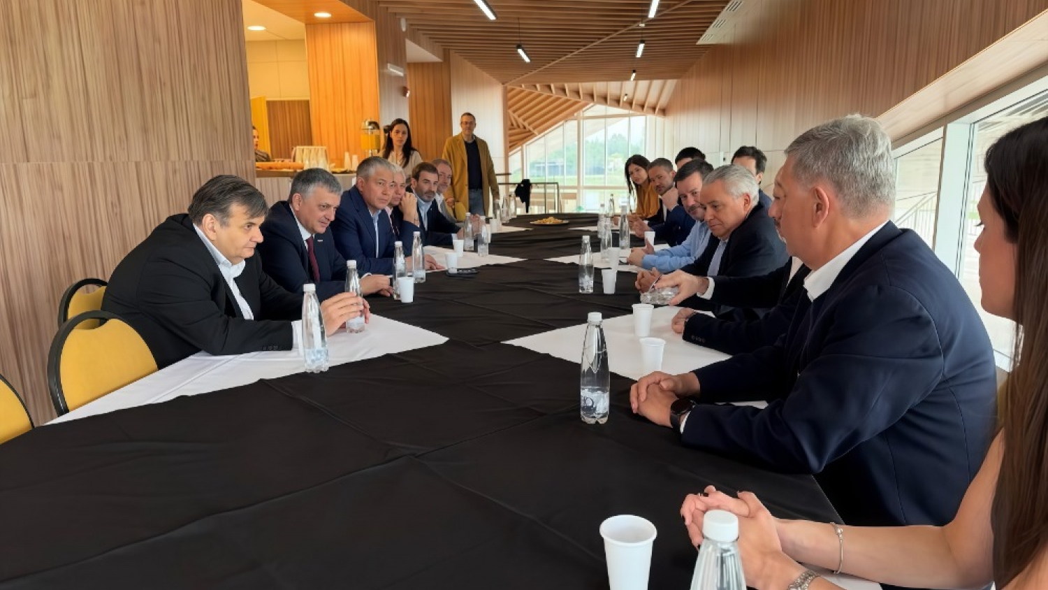 Neuquén fortalece su industria energética junto a YPF y FECENE