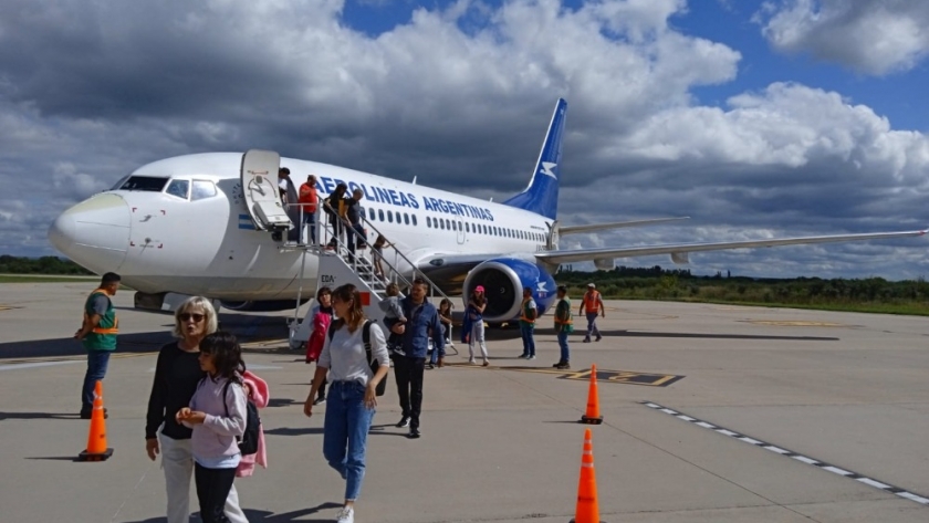 Récord de pasajeros en los vuelos de Aerolíneas Argentinas en el Valle del Conlara durante Semana Santa