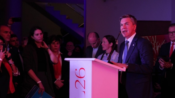 Zdero lanzó la Bienal 2026 y convoca al mundo a Resistencia