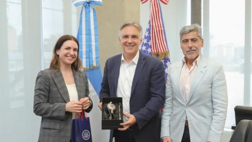 Llaryora recibió a la agregada en Seguridad y Defensa de la Embajada de Estados Unidos en Argentina