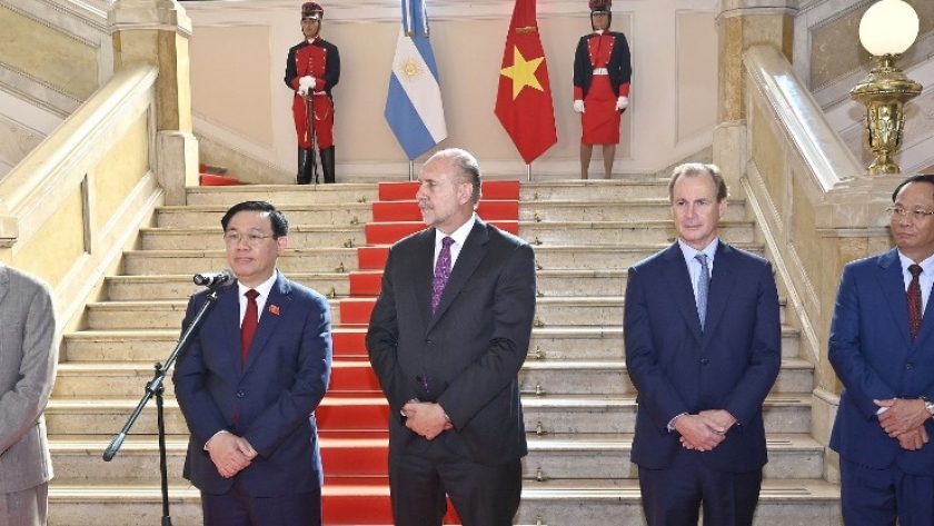 Bordet avanzó con las autoridades de Vietnam para exportar citrus, carne porcina e impulsar la conexión aérea