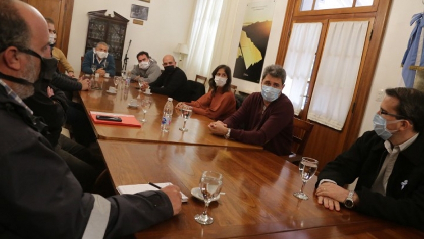 Uñac se reunió con empresarios del sector gastronómico local