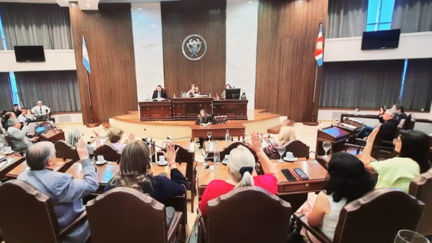 “No daremos un solo paso atrás, respaldamos al gobernador Gerardo Zamora”
