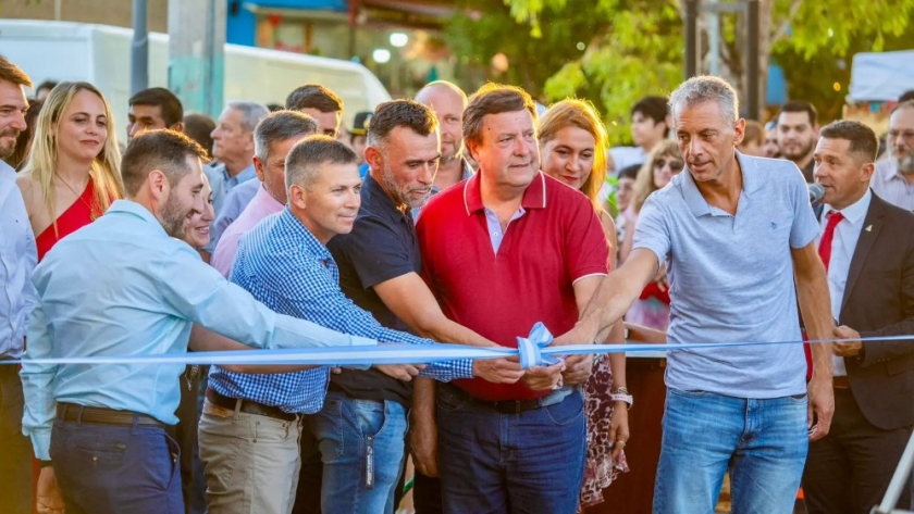 Weretilneck acompañó el inicio de la Fiesta Nacional de la Pera en Allen