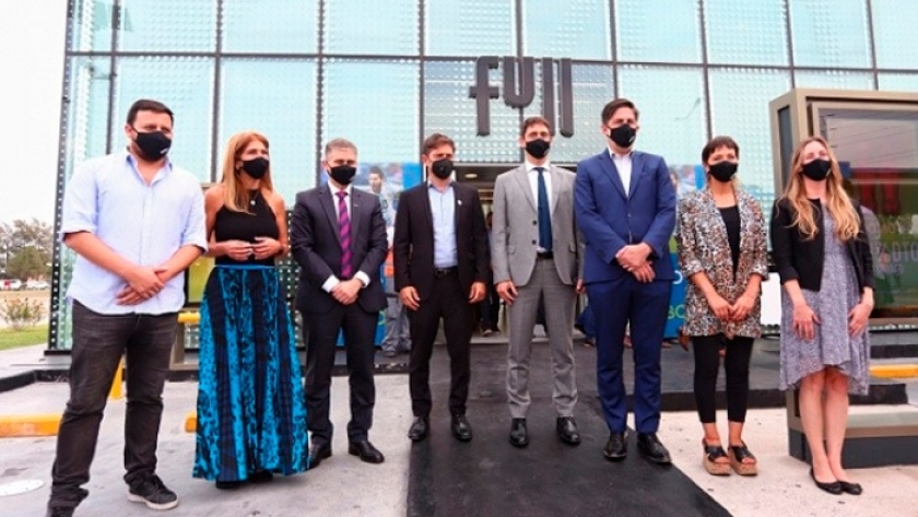 Kicillof participó del lanzamiento de un programa de beneficios de YPF para la comunidad educativa
