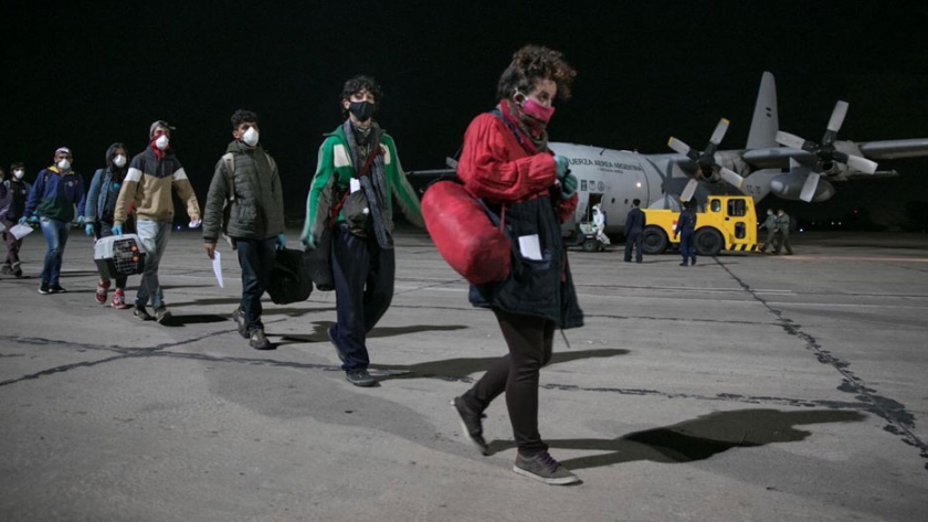 Casi 3.000 argentinos regresarán en 13 nuevos vuelos organizados por la Cancillería