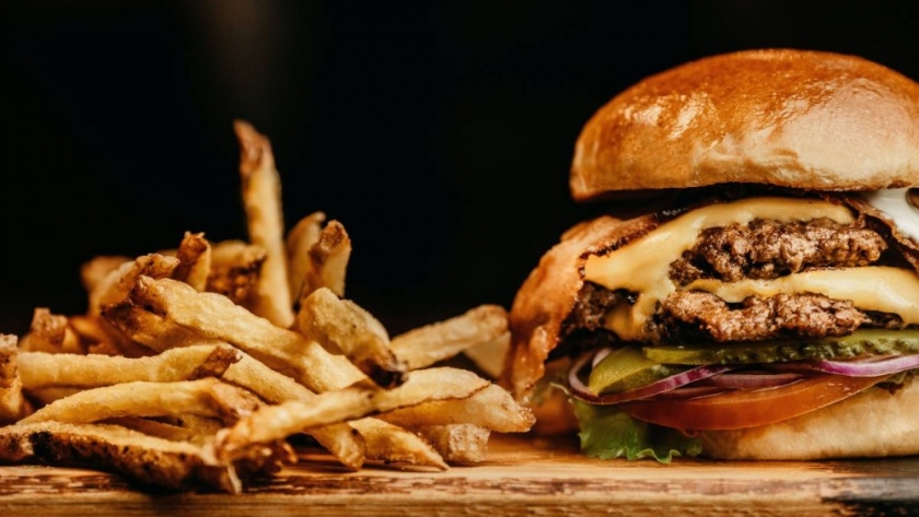 El lucrativo negocio de la industria de alimentos procesados: Más allá de la comida