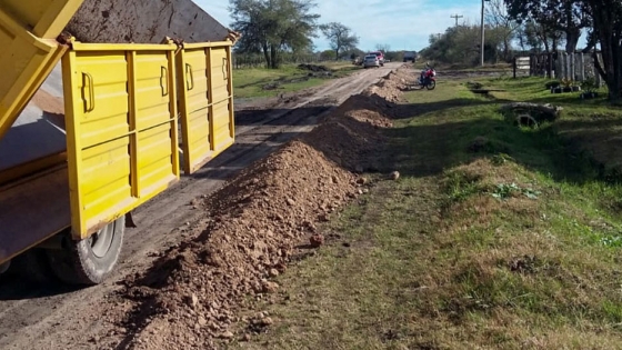 Vialidad trabaja en caminos productivos de Alcaraz, departamento La Paz