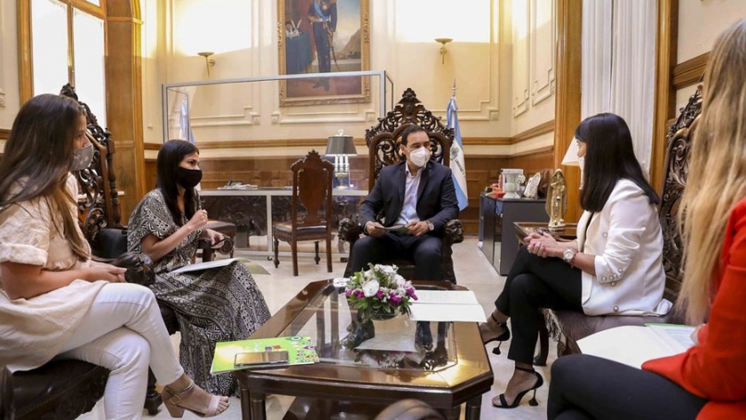 Funcionarias provinciales presentaron proyectos sobre políticas con perspectiva de género al gobernador Valdés