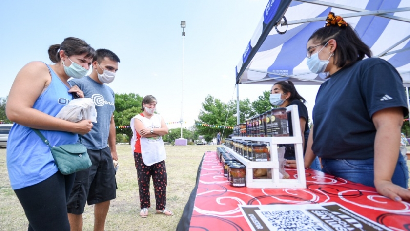 La entrada La Feria de Pequeños y Medianos Productores ya se disfruta en el Parque Recreativo de la Villa de Merlo
