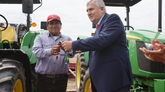 Morales y Sadir entregaron maquinaria para el Centro Foresto Industrial Arrayanal por 580.000 dólares