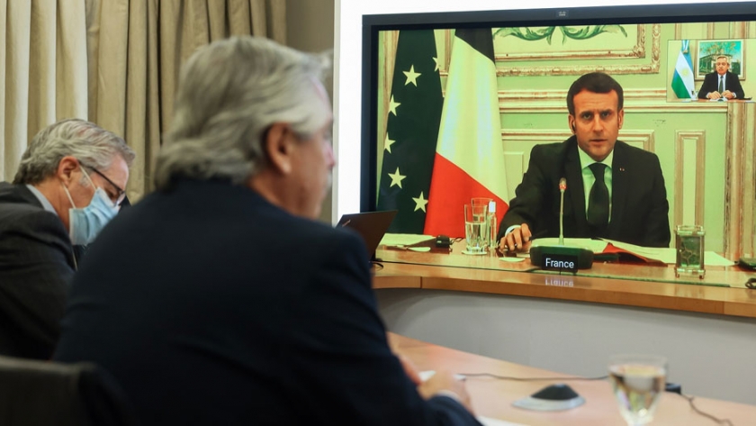 El Presidente dialogó con su par de Francia, Emmanuel Macron