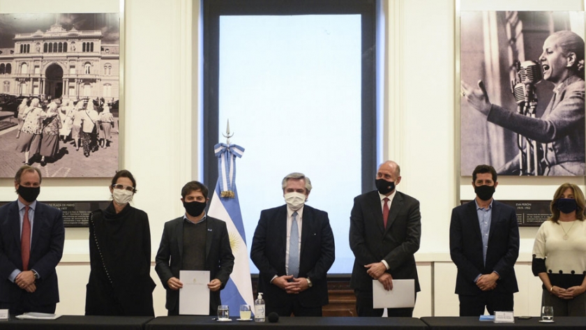 El Presidente encabezó el acto en el que las provincias de Buenos Aires, Santa Fe y Entre Ríos se sumaron al plan Argentina Construye