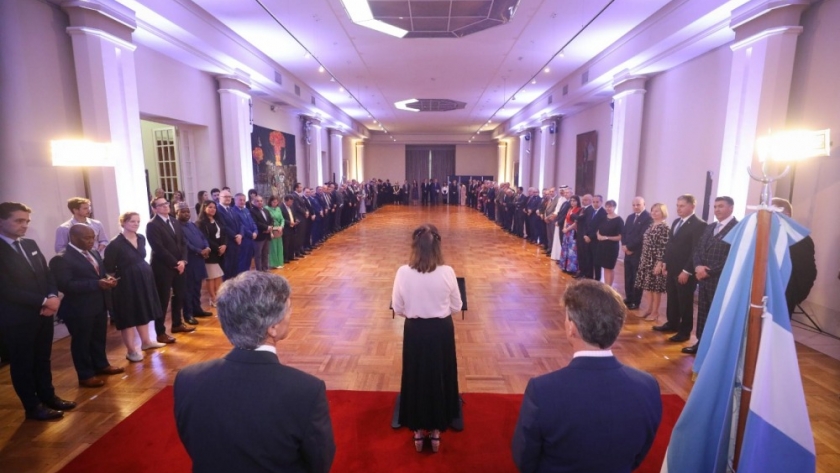La canciller Mondino recibió al cuerpo diplomático extranjero: 