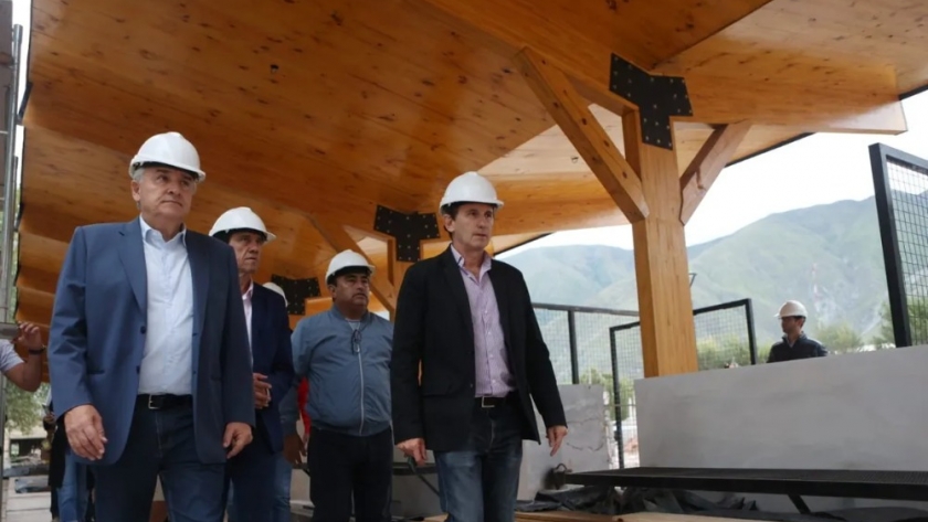 El Gobernador y el Ministro de Hacienda recorrieron la estación de tren en Volcán y el hospital Zabala