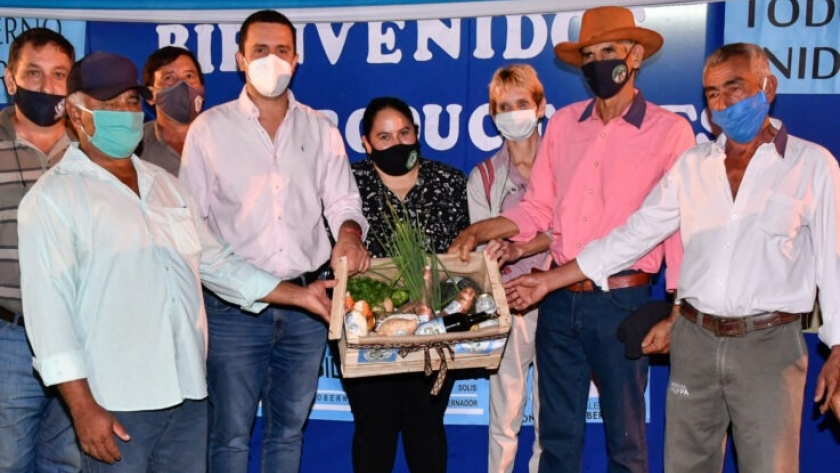 El vicegobernador Solís se reunió con pequeños productores de Loma Senés