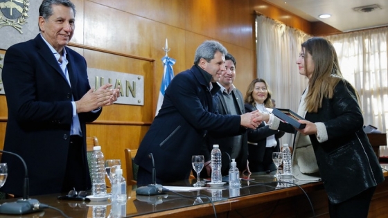 El gobernador Uñac lanzó programas por 40 millones de pesos para cooperativistas y entregó nuevas matrículas