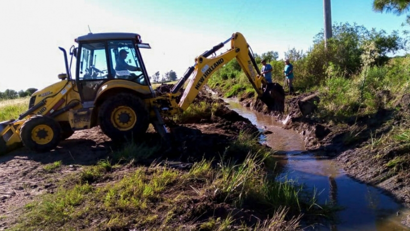 Recuperan caminos productivos de los departamentos Villaguay y Federal