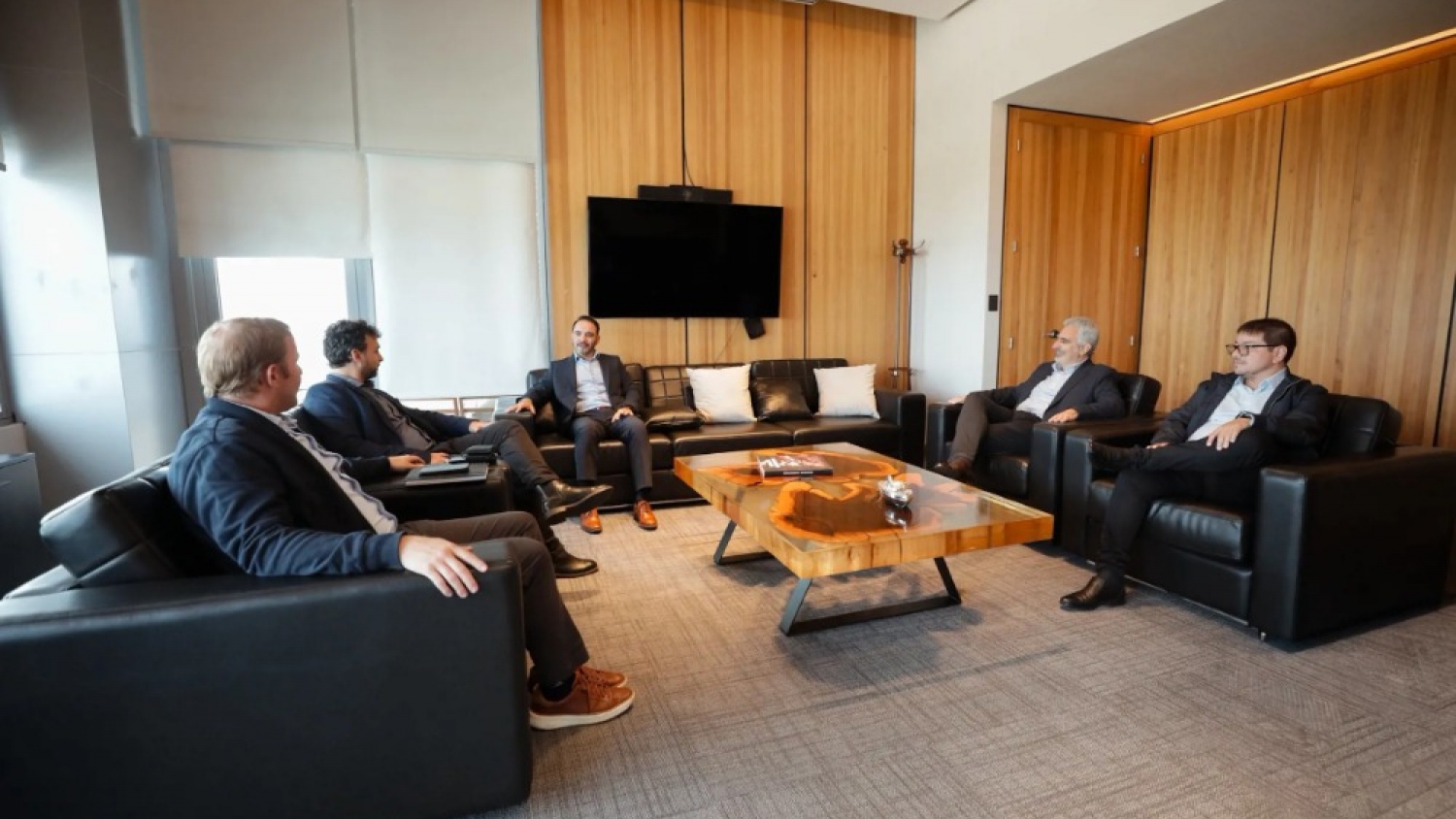 Valdés impulsa llegada de fábrica al norte argentino