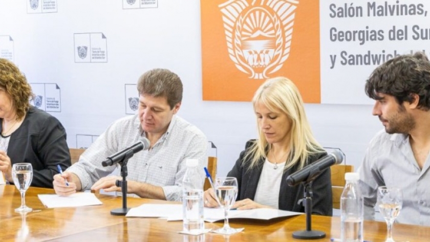 El Gobernador Melella firmó el contrato para iniciar la pavimentación de la Ruta 3 hasta el Parque Nacional Tierra del Fuego