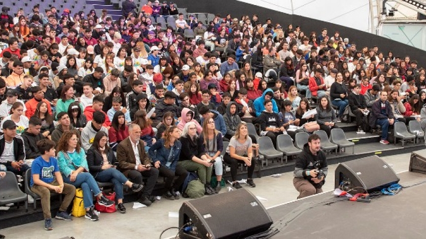 “Navegar como derecho: oportunidades y cuidados en Internet”: ejes de la charla de la Secretaría Nacional de Niñez, Adolescencia y Familia (SENAF) en IT Joven
