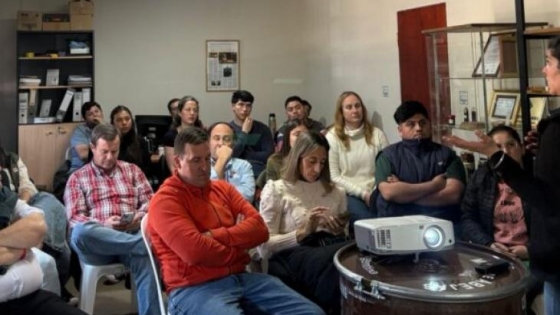 Capacitan a productores apícolas y técnicos del INTA Famaillá en manipulación de alimentos