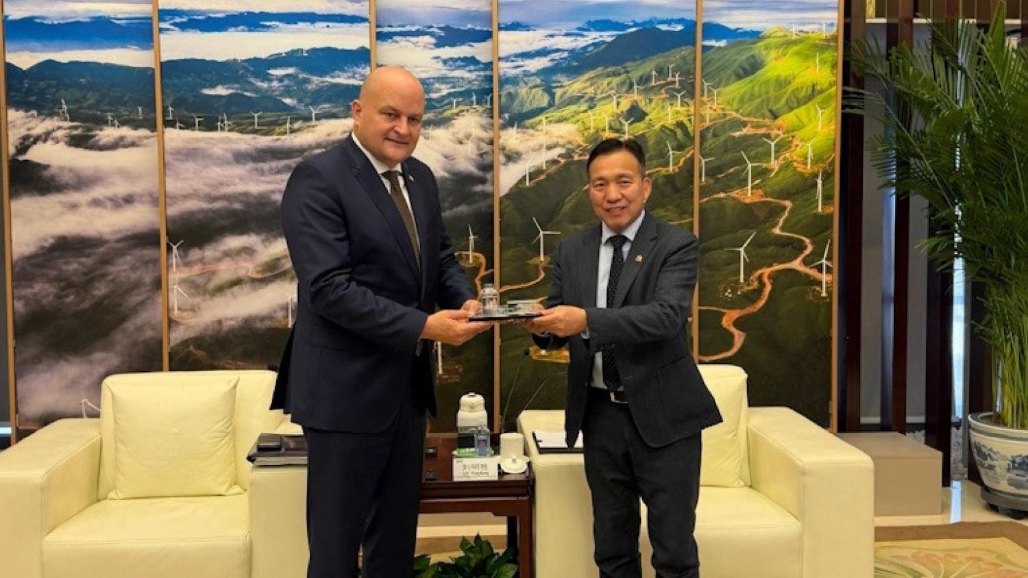 Croacia y China dialogan sobre cooperación en energía nuclear