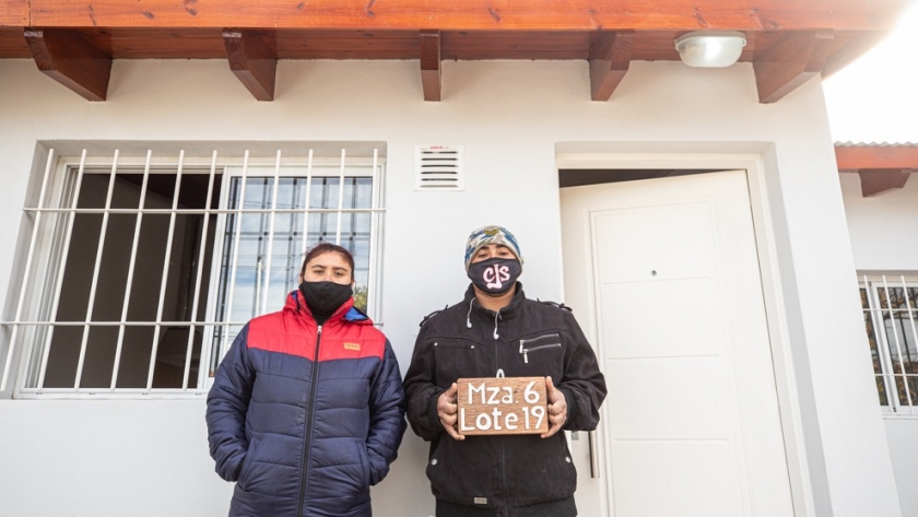 Schiaretti entregó viviendas en barrio Mariano Fragueiro
