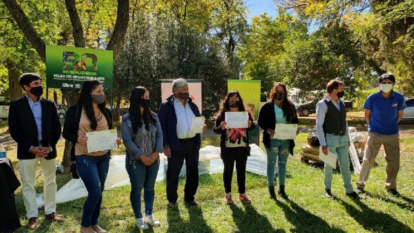 40 hogares de Valle Medio ya cuentan con las herramientas para crear su propio invernadero