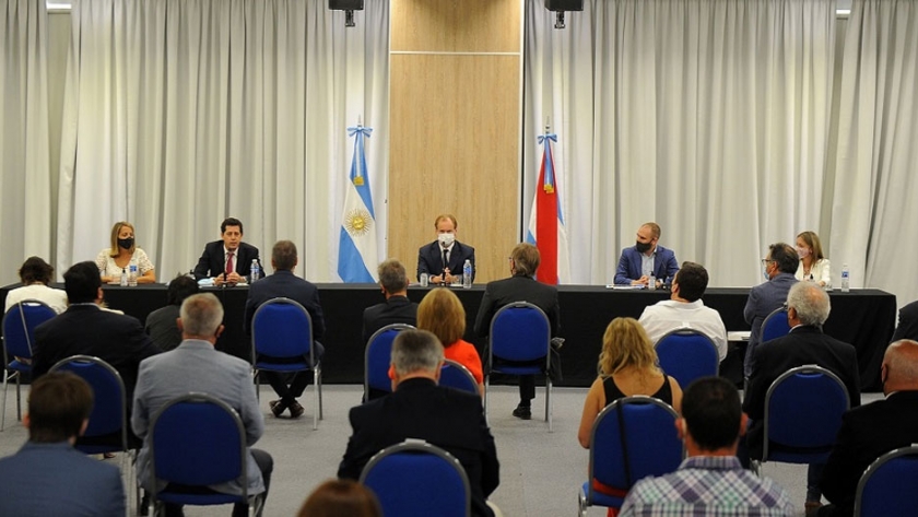 Garciandía solicitó a los ministros Guzmán y De Pedro "achicar la incertidumbre"