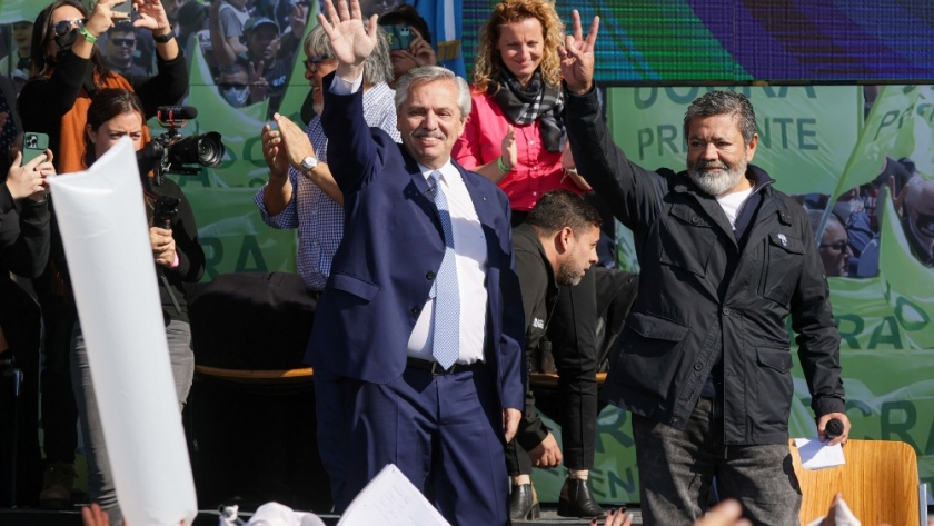 “Tenemos que trabajar todos para que en Argentina el ingreso se distribuya de un modo más equitativo”, dijo el presidente ante miles de trabajadores de la construcción