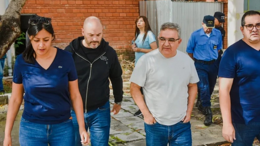 El Ministerio de Desarrollo Social junto al Intendente de Chumbicha brindaron asistencia a los vecinos damnificados por el temporal