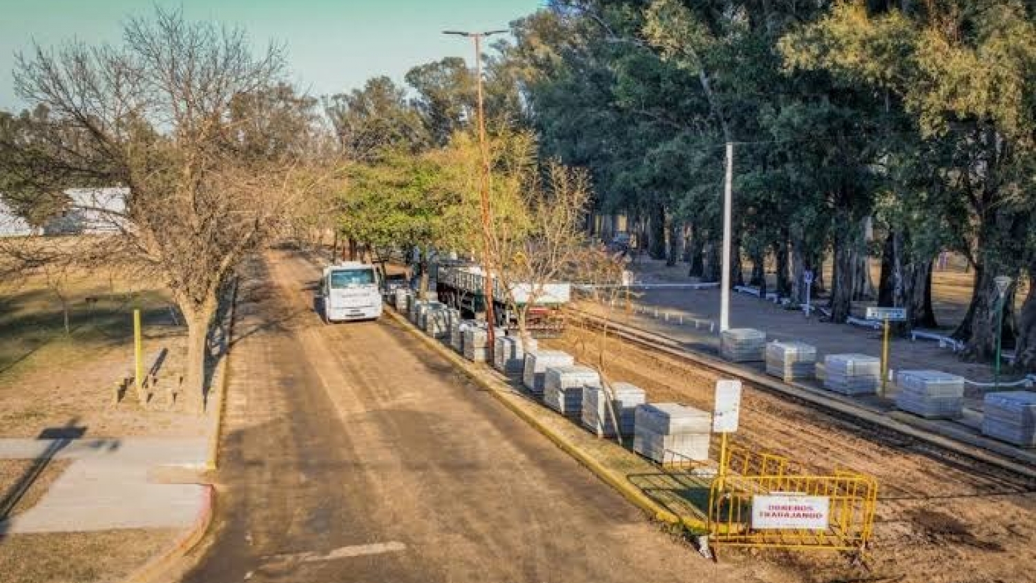 Arroyito amplía su red vial con la pavimentación de la avenida Marcelino Bernardi