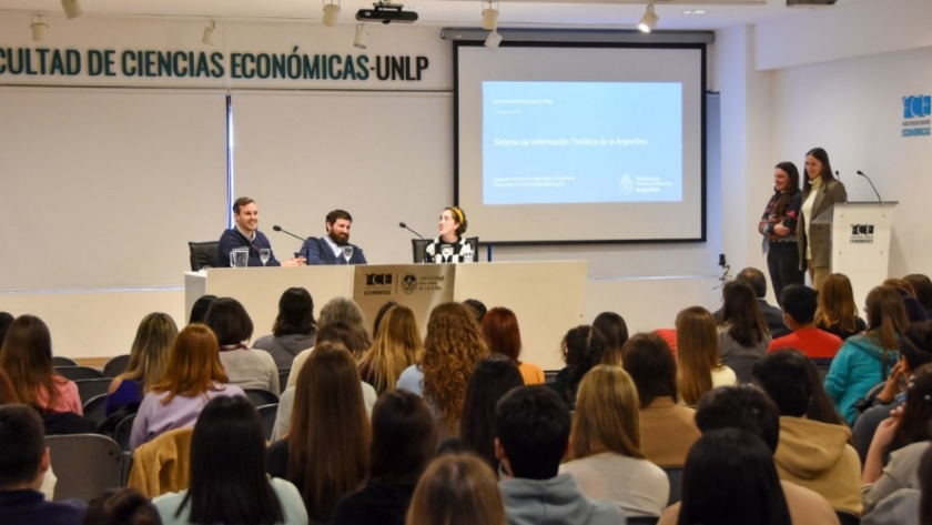 Datos abiertos: presentación del SINTA en la UNLP