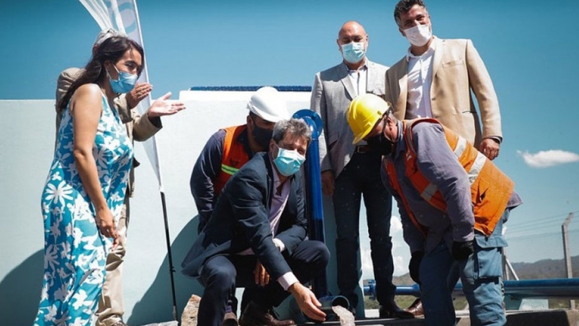 Uñac inauguró obras de tendido eléctrico y agua potable para las localidades de La Planta y Marayes