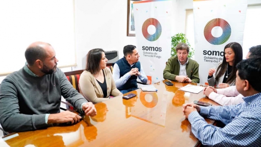 El Gobernador Melella firmó convenio para brindar capacitaciones al personal del Concejo Deliberante de Río Grande
