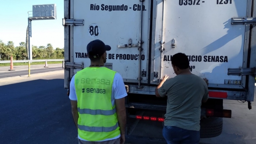 Puente Chaco-Corrientes: Control a más de 11.000 transportes de hacienda y alimentos en 2022
