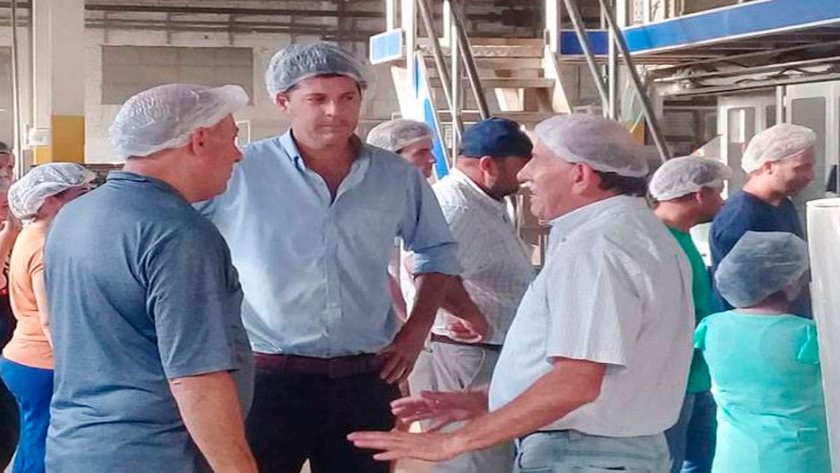 Vinculan a empresas regionales para exportar miel con agregado de valor