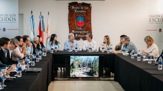 Frigerio encabezó una reunión clave con autoridades en Federación para coordinar políticas públicas