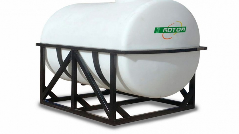 Tanque Horizontal plástico con cuna metálica de 2.000 Lts