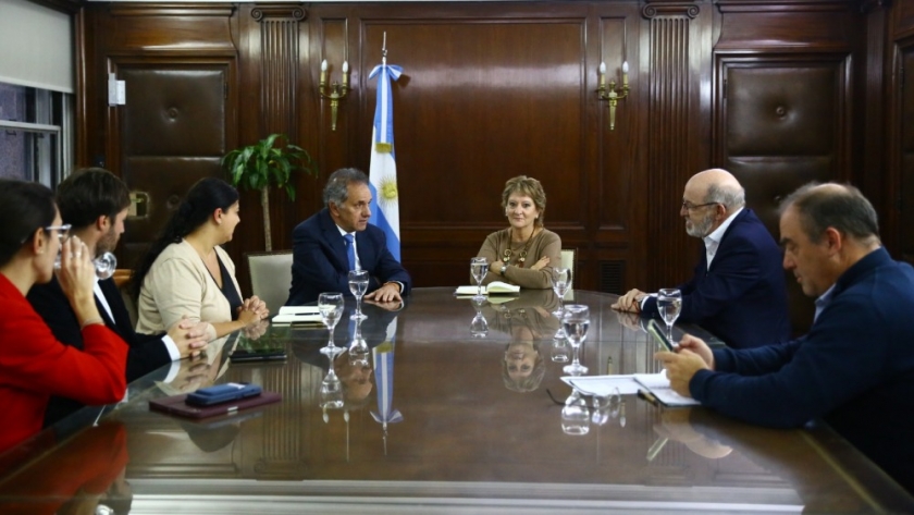 Scioli y Lamas recibieron a representantes de YPF