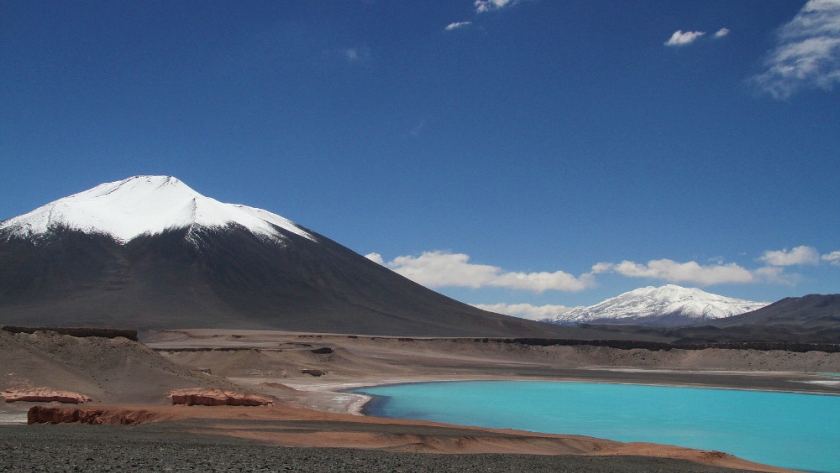 El Ojos del Salado: el volcán más alto del mundo que atrae aventureros y científicos