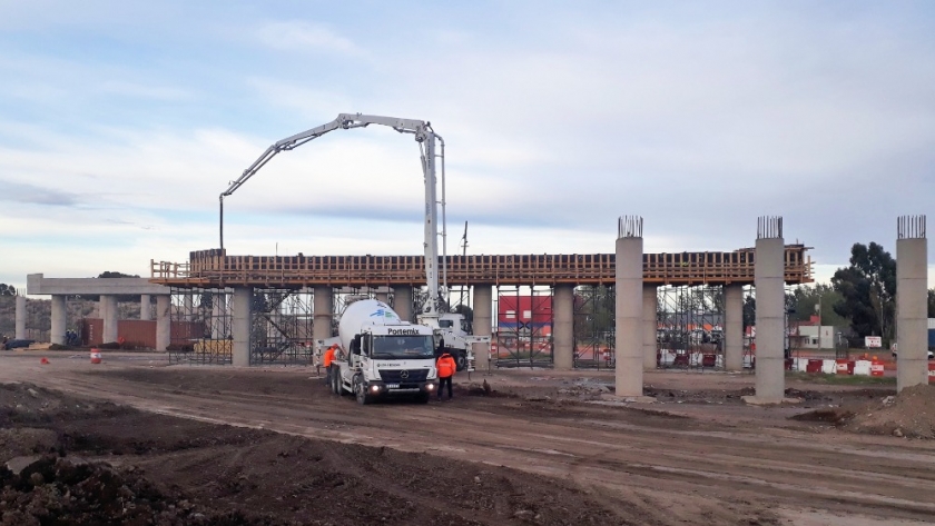 Continúa la transformación en autopista de 11 km de las RN3 y RN33 en la ciudad de Bahía Blanca